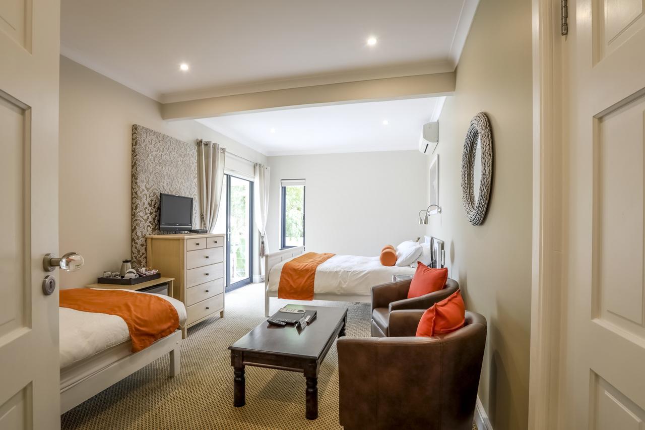 Orange Inn นิสนา ภายนอก รูปภาพ